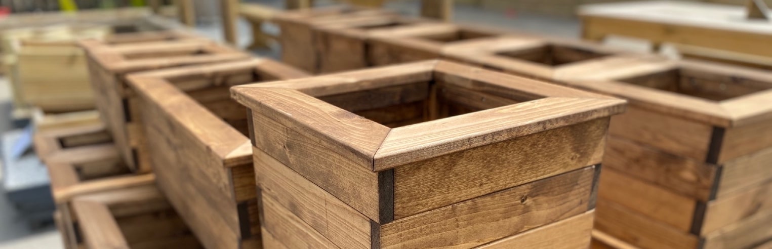 http://Wooden%20planters