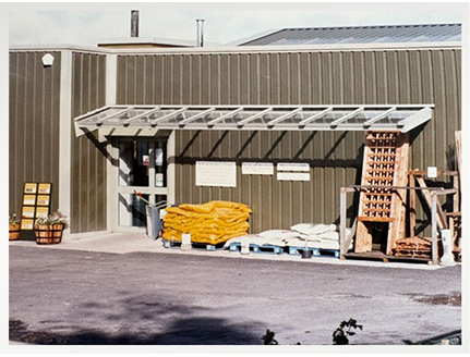 Shop building in 1996